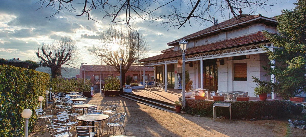 Das El Casino de La Garriga in abendlicher Stimmung