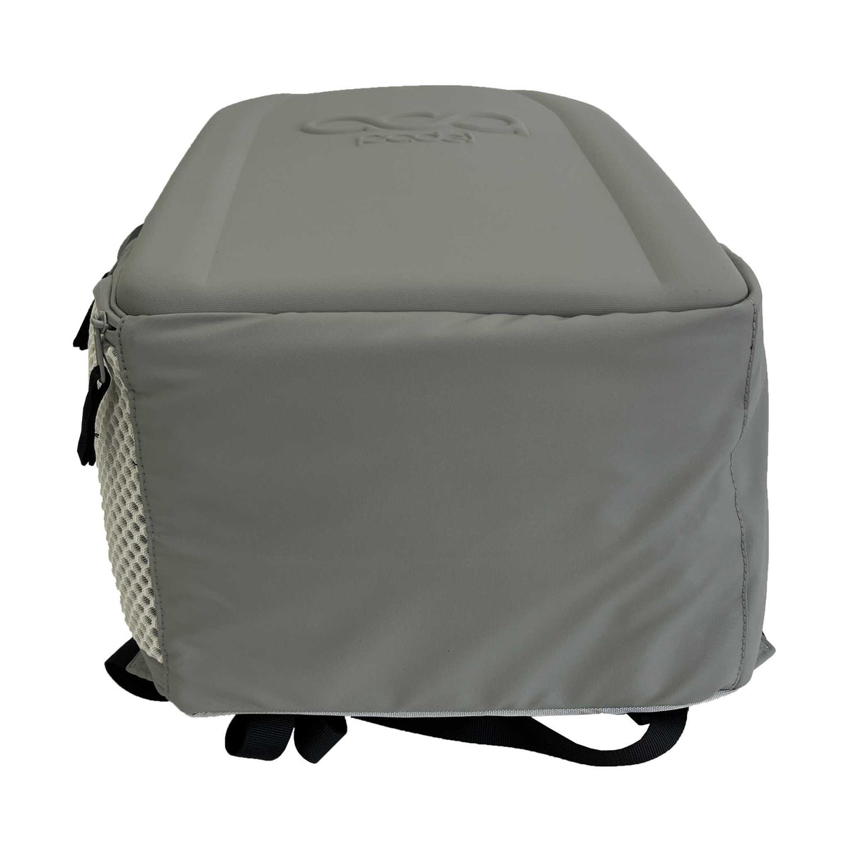 Ansicht der Unterseite des grauen ACA Padel Rucksacks, die den verstärkten Boden der Tasche zeigt.