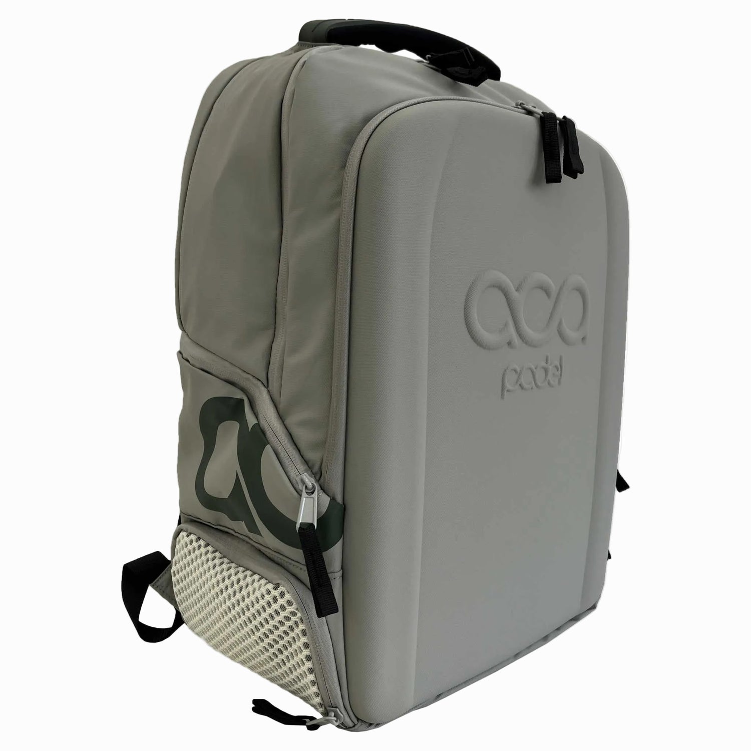 Seitenprofil des grauen ACA Padel Backpacks, das die seitliche Netztasche für Getränke oder Bälle zeigt.