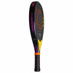 Schräge Ansicht des ACA Padel BAHIA 2, welche die rauhe Oberfläche hervorhebt