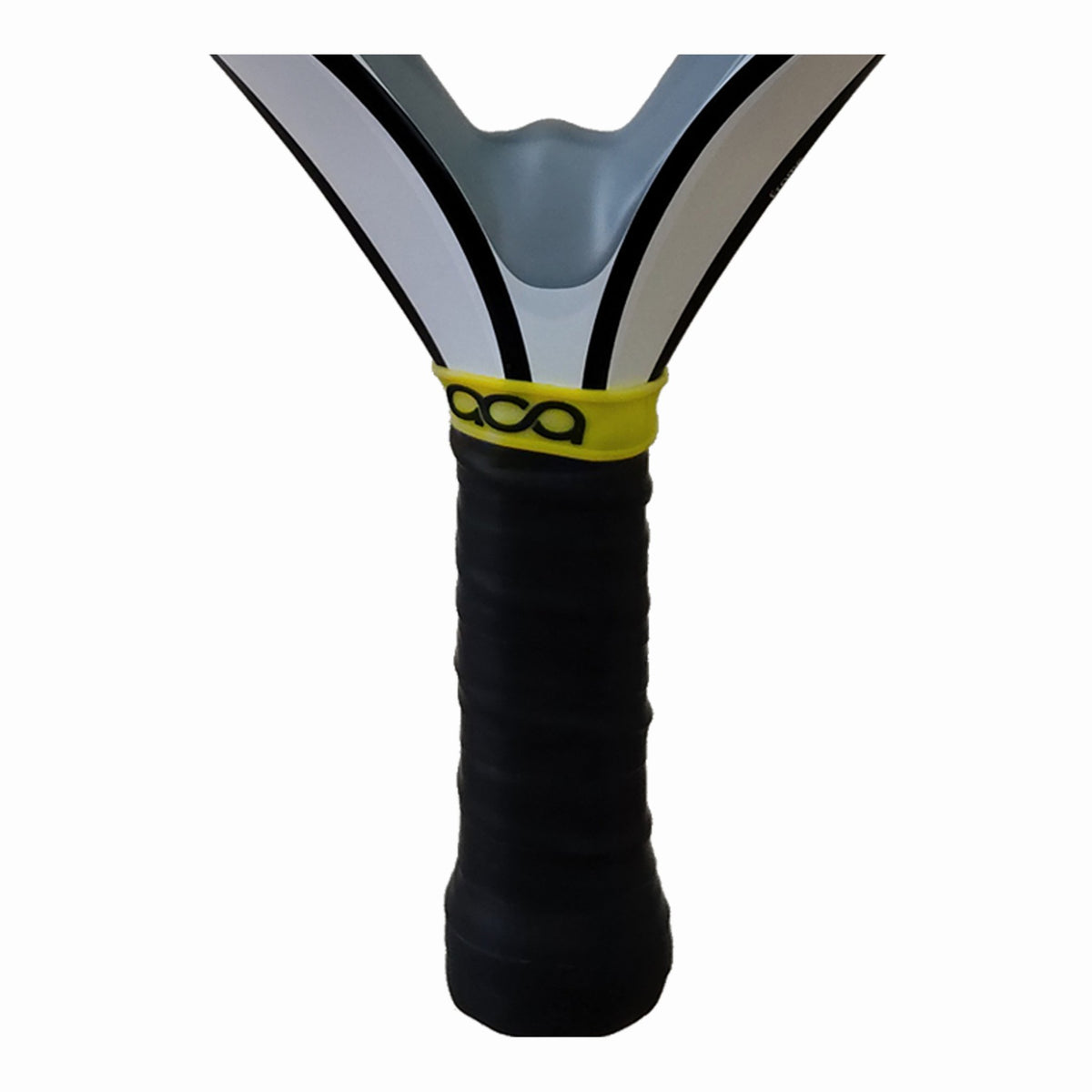 Detailaufnahme des Griffs vom ACA Padel Magic. Schwarzes Griffband mit einem auffälligen, gelben ACA-Gummiring am Übergang zum Schlägerherz und einer hochwertigen Handgelenksschlaufe.