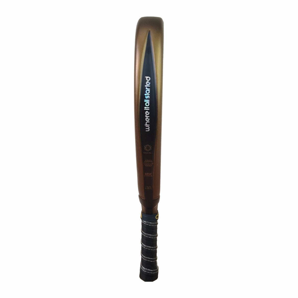 Seitenprofil des ACA Palladium Gold. Detailaufnahme des 38 mm starken Rahmens mit den gut sichtbaren Spezifikationen wie 18K Carbon und dem dual-density EVA Fusion + Kern für explosive Power.