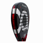 Seitenprofil des ACA Padel Palladium, das den stabilen Rahmen und das dynamische Design in Schwarz-Rot zeigt.