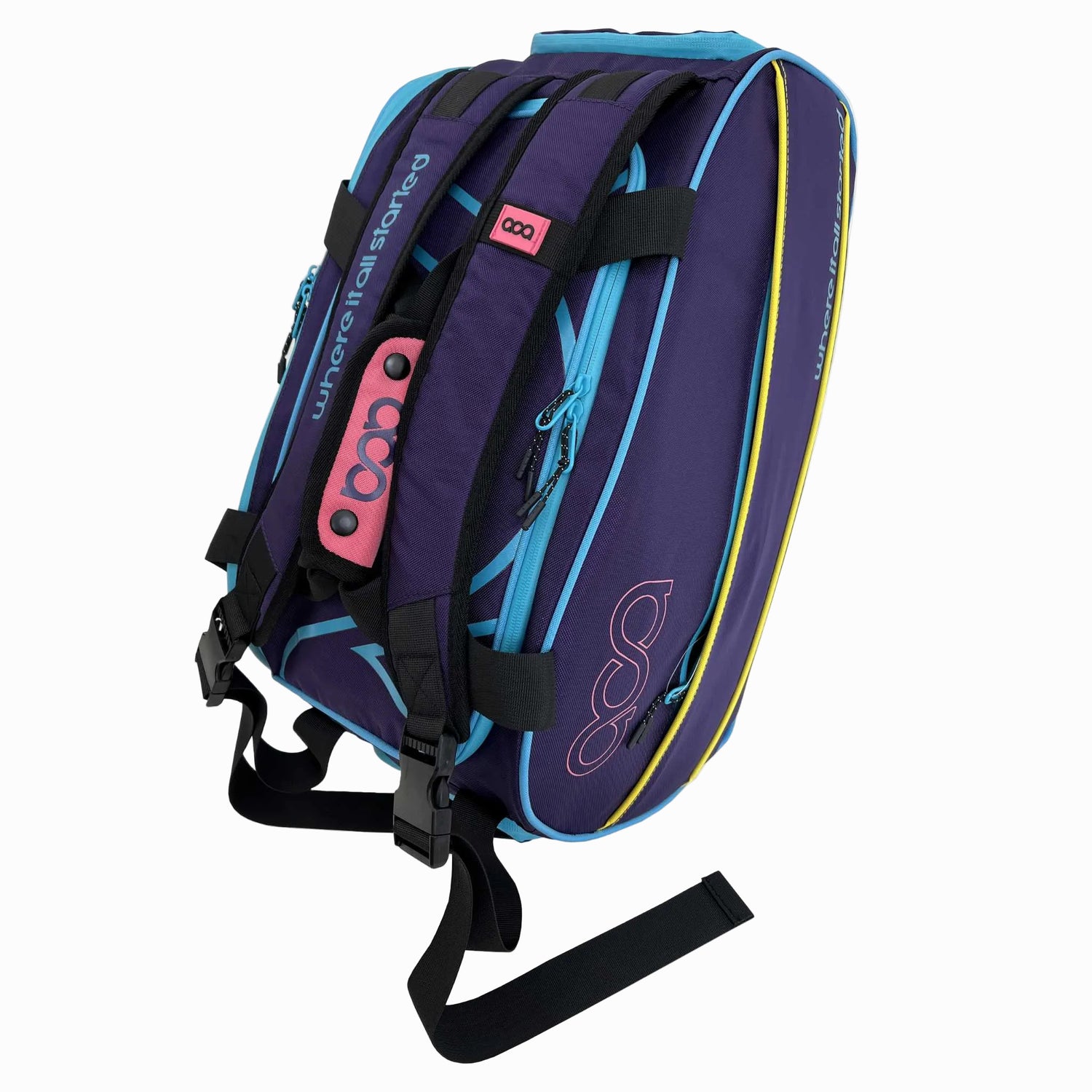 Rückseite der lila ACA Padel Tasche mit gepolsterten, verstellbaren Tragegurten für die Rucksack-Funktion