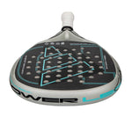 Perspektive auf die raue Spin Blade Oberfläche des Adidas Legend Schlägers für maximale Ballrotation.